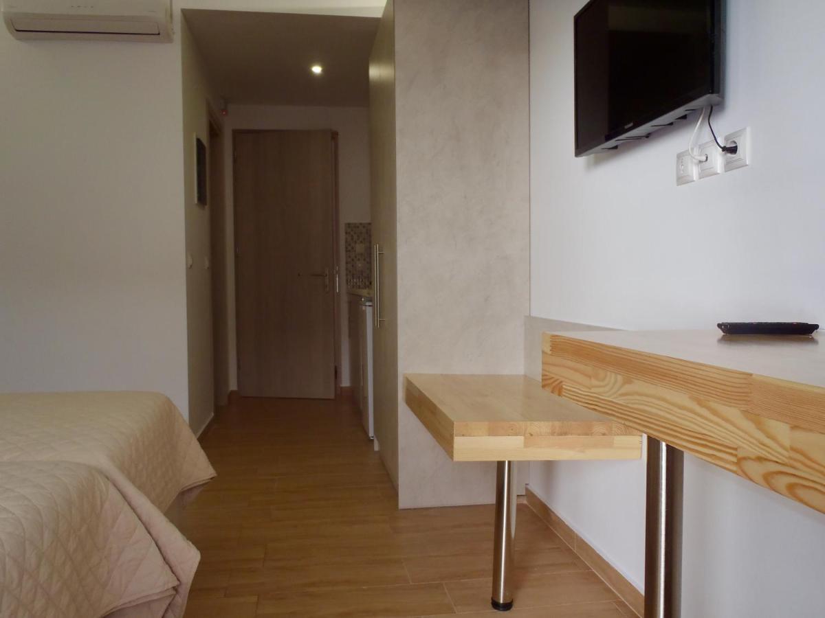 Loukas Apartments On The Waves Трагаки Екстериор снимка