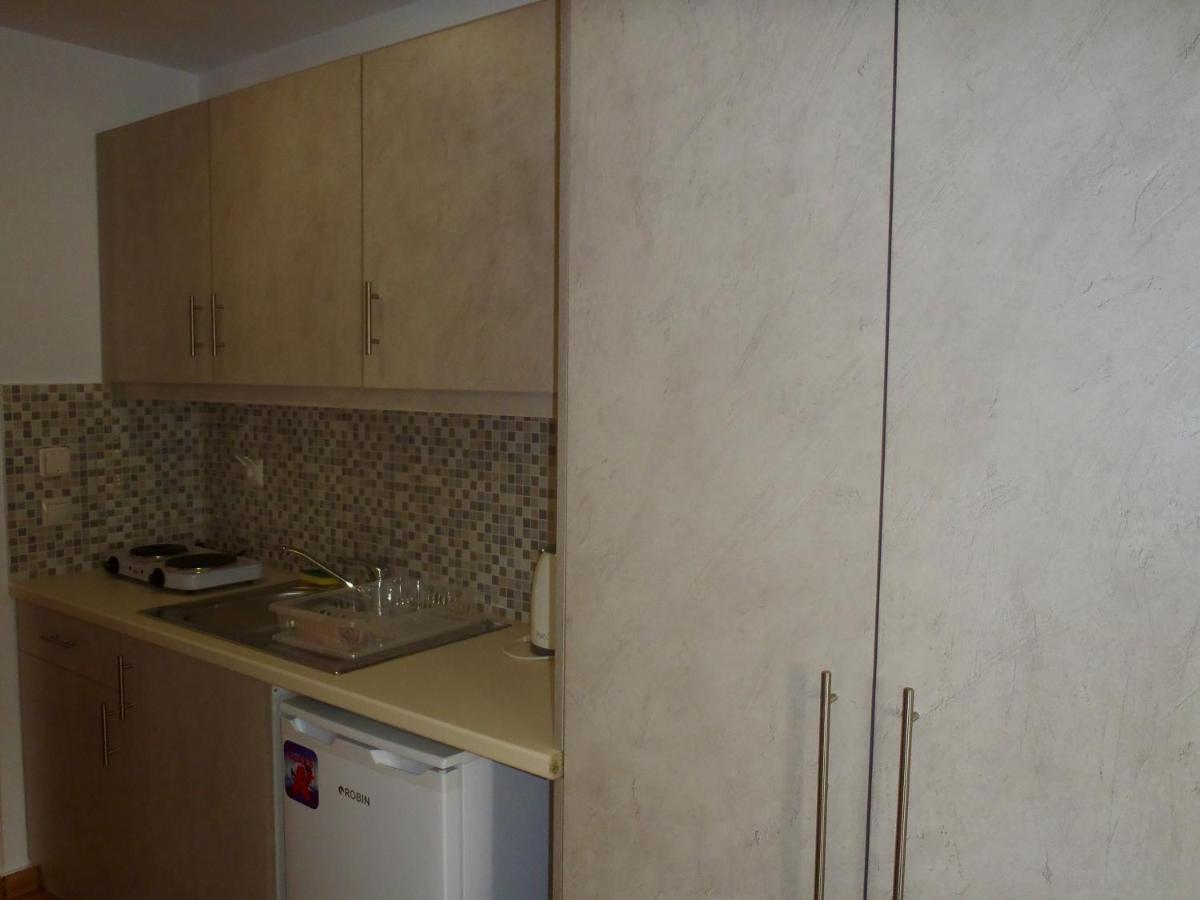 Loukas Apartments On The Waves Трагаки Екстериор снимка