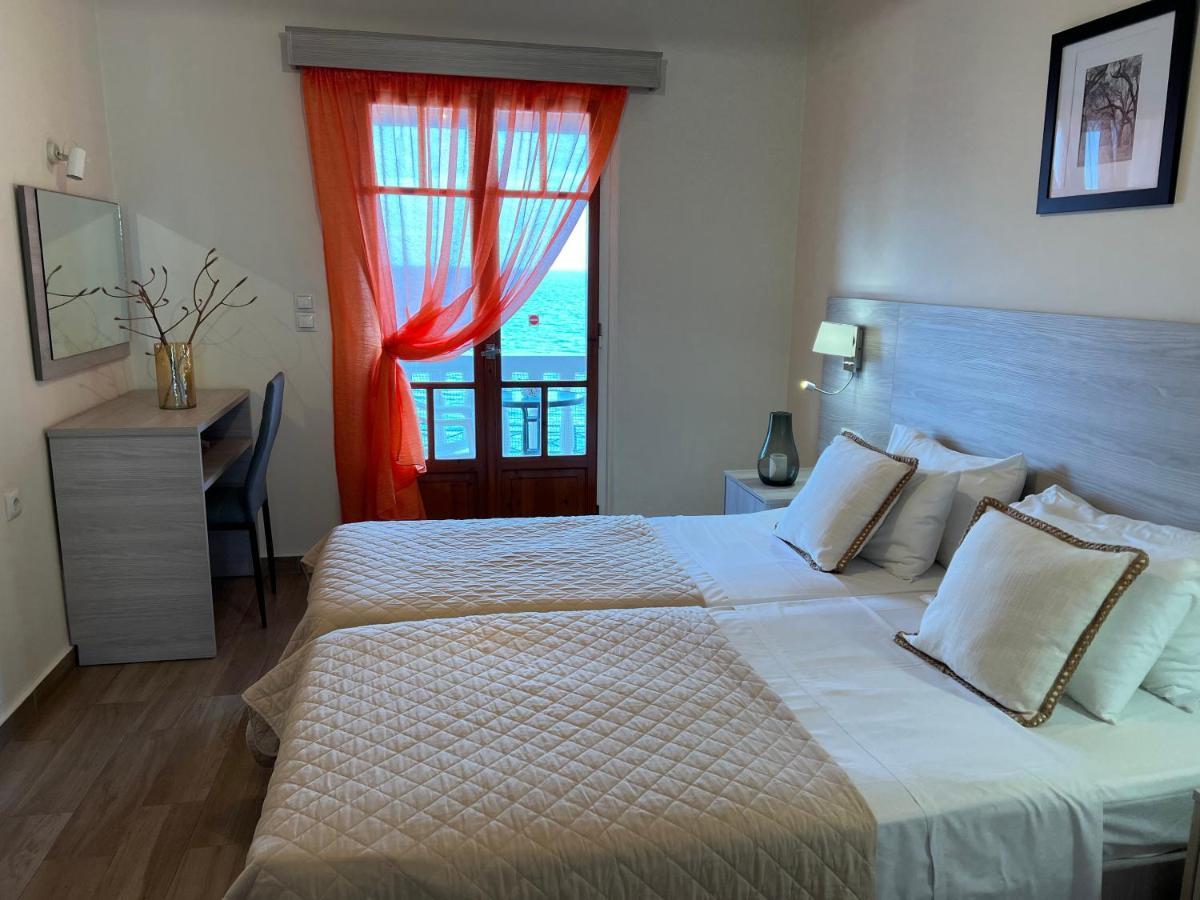Loukas Apartments On The Waves Трагаки Екстериор снимка