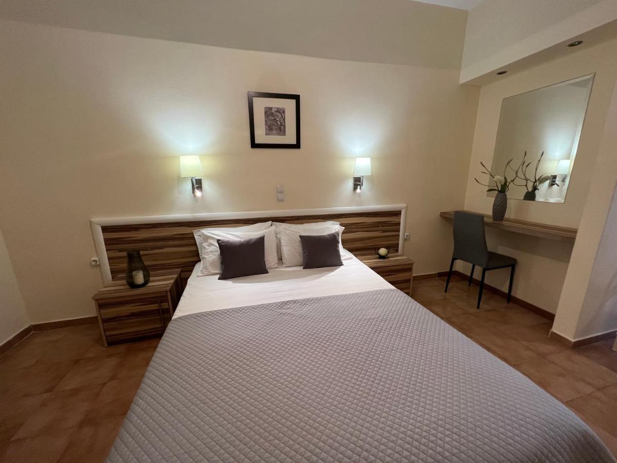 Loukas Apartments On The Waves Трагаки Екстериор снимка