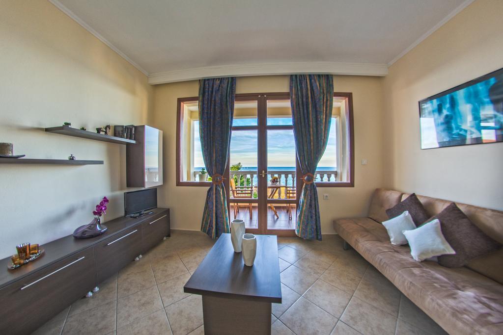 Loukas Apartments On The Waves Трагаки Стая снимка