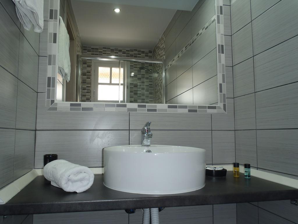Loukas Apartments On The Waves Трагаки Екстериор снимка