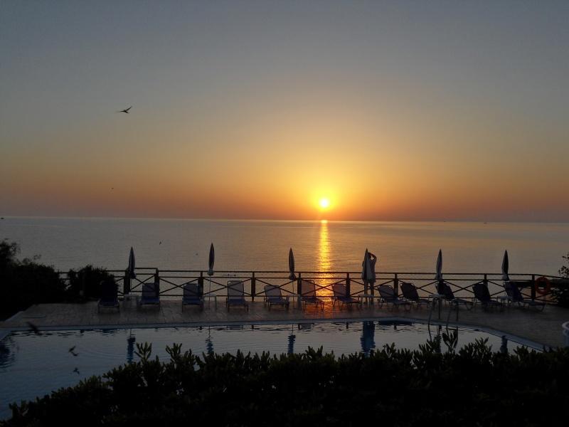 Loukas Apartments On The Waves Трагаки Екстериор снимка